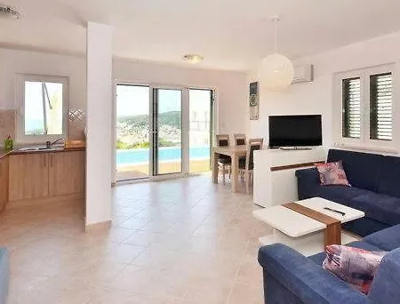 Royale With Shared Pool Lejlighed Hvar Town