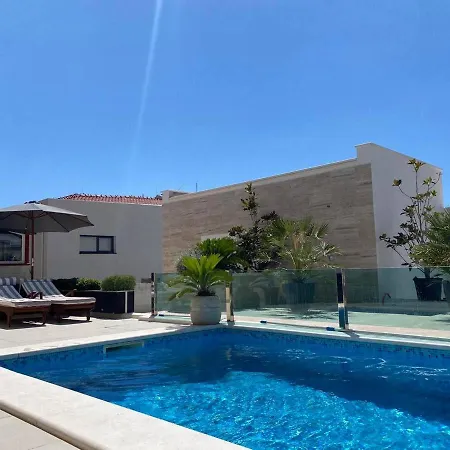 Royale With Shared Pool *