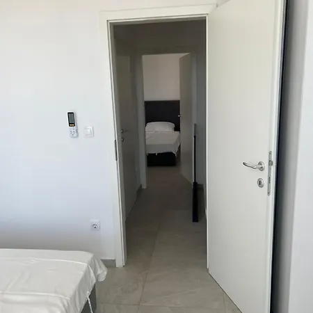 Royale With Shared Pool Apartment *