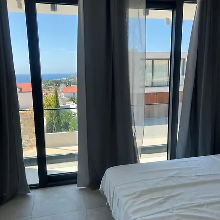 Royale With Shared Pool Apartment *