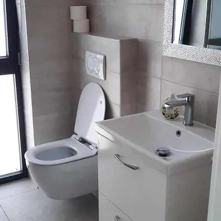 Royale With Shared Pool Apartment