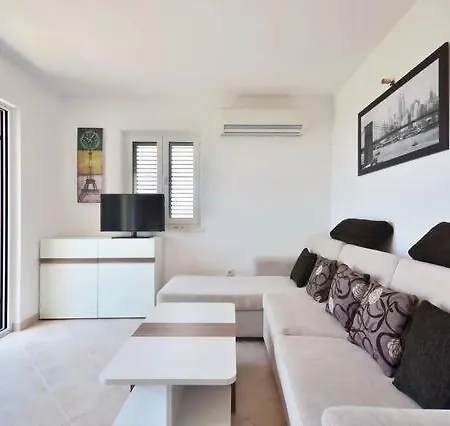 Apartman Royale With Shared Pool Hvar Town