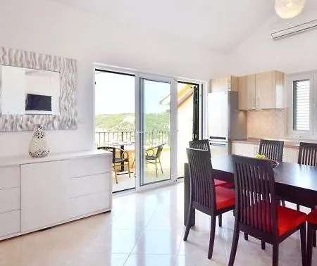 Apartman Royale With Shared Pool *