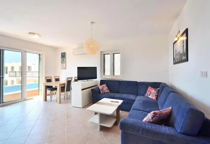 Royale With Shared Pool شقة *