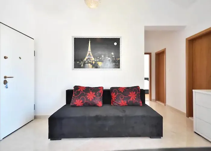 Royale With Shared Pool * חוואר