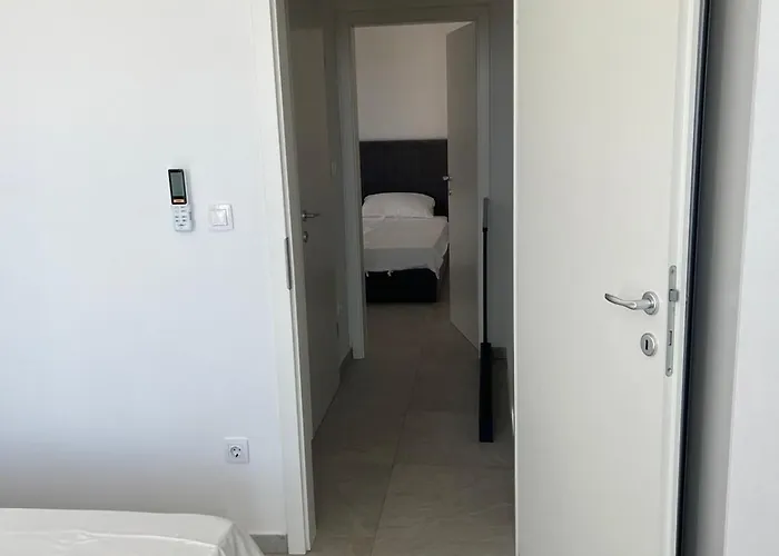 Royale With Shared Pool דירה *