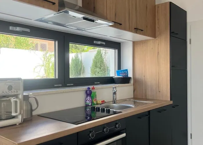 Royale With Shared Pool * חוואר