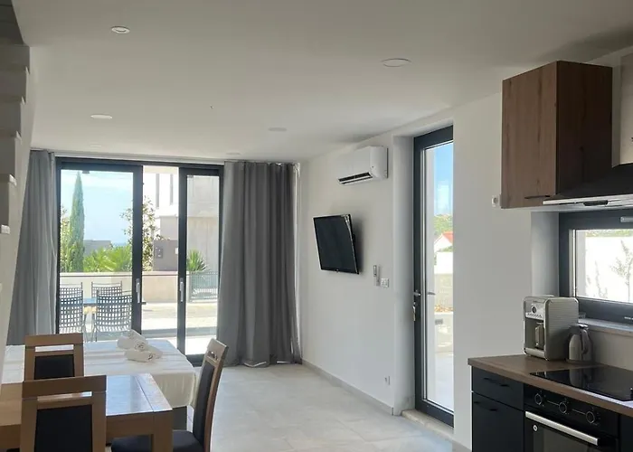 Royale With Shared Pool דירה חוואר