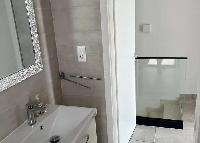 Royale With Shared Pool דירה חוואר