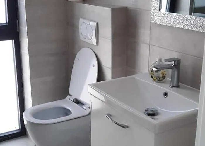 Royale With Shared Pool דירה