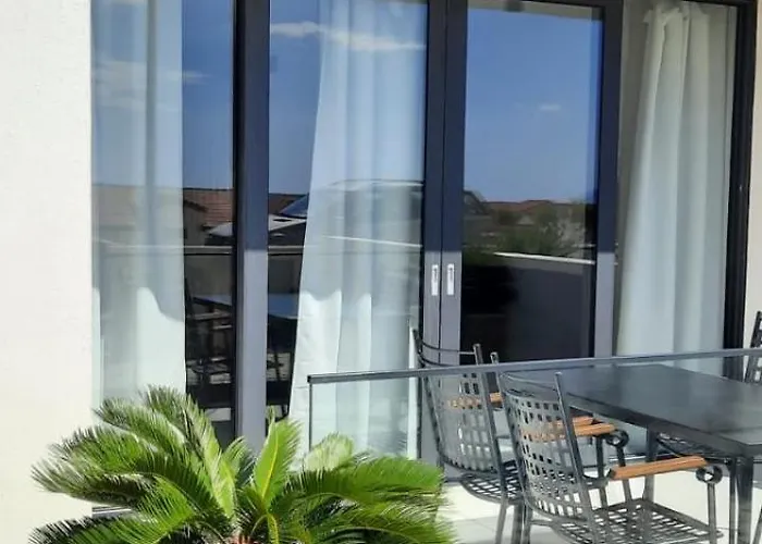 Royale With Shared Pool דירה חוואר