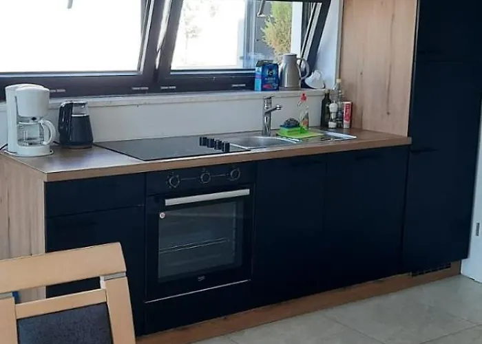 Royale With Shared Pool חוואר