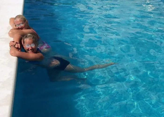 Royale With Shared Pool דירה *