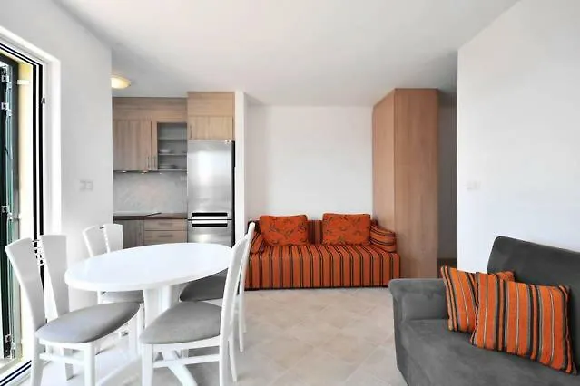 Royale With Shared Pool דירה *