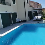 Royale With Shared Pool Διαμέρισμα *