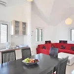 Διαμέρισμα Royale With Shared Pool *