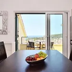 Διαμέρισμα Royale With Shared Pool *
