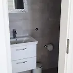 Διαμέρισμα Royale With Shared Pool *