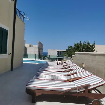 Royale With Shared Pool Appartement *