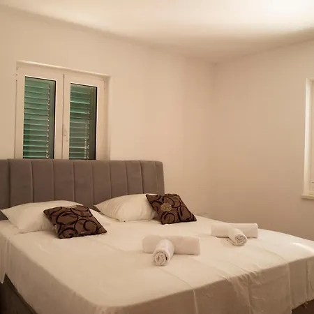 Royale With Shared Pool Appartement Hvar Town