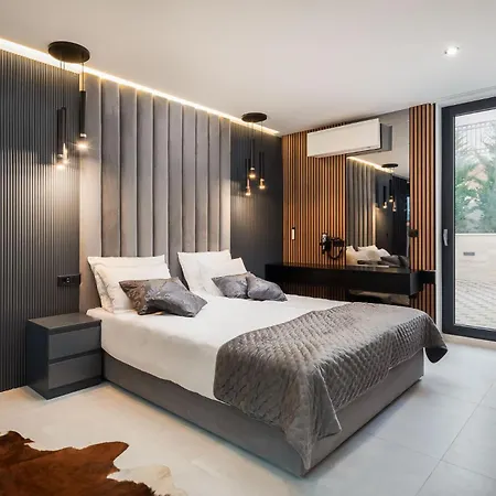Royale With Shared Pool Appartement