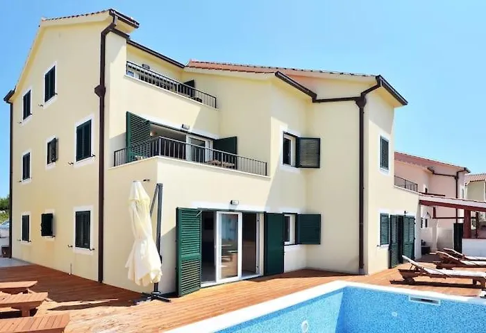 Royale With Shared Pool