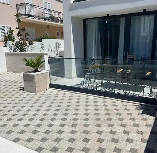 Royale With Shared Pool